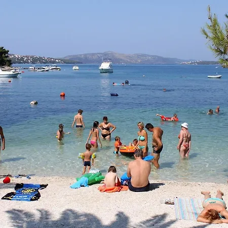 Apartments With Parking Space Trogir - 11316 *