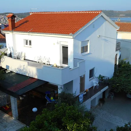 Apartments With Parking Space Trogir - 11316