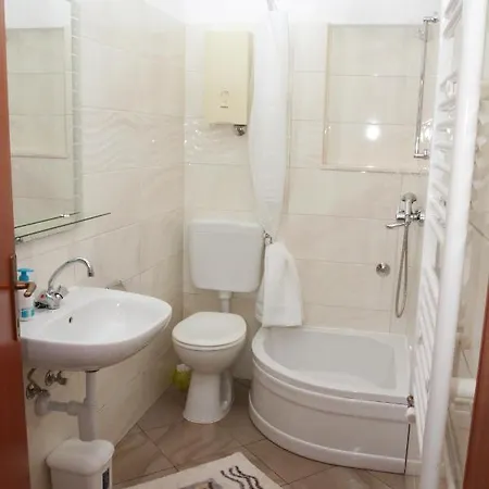 Apartments With Parking Space Trogir - 11316 *