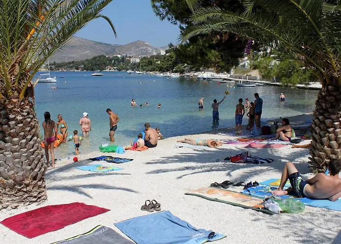 Apartments With Parking Space Trogir - 11316 *