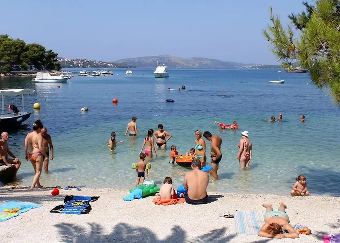 Apartments With Parking Space Trogir - 11316 *