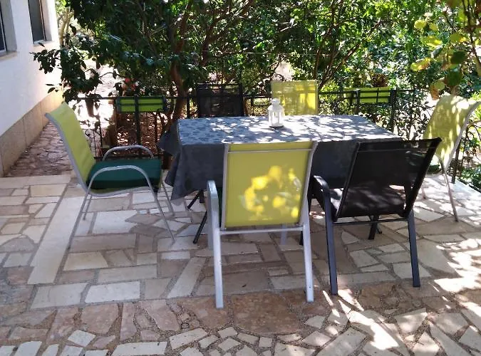 Apartments With Parking Space Trogir - 11316 *