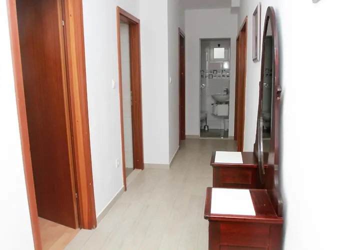 Apartments With Parking Space Trogir - 11316 * Trogir
