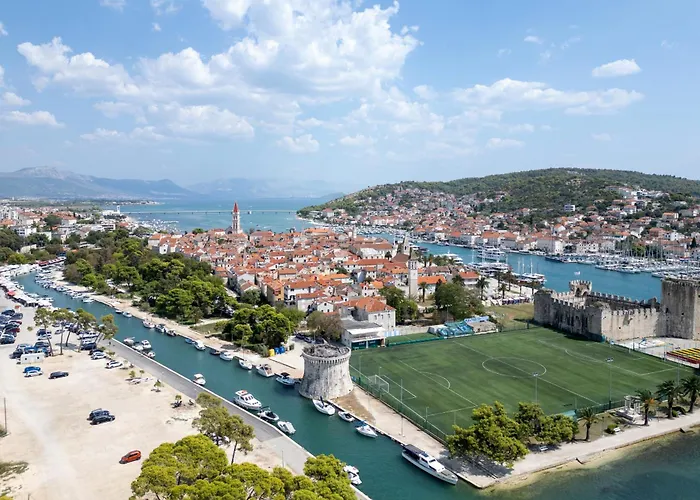 Apartments With Parking Space Trogir - 11316 Apartment Trogir